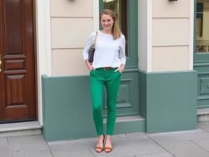 What Colour Goes With Green Trousers